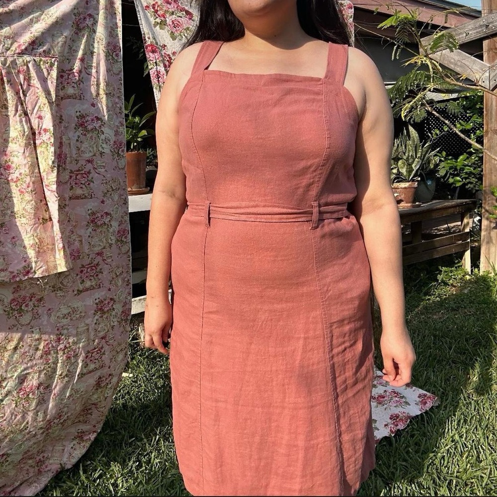 Muted pink linen pinafore dress - Picture 2 of 8